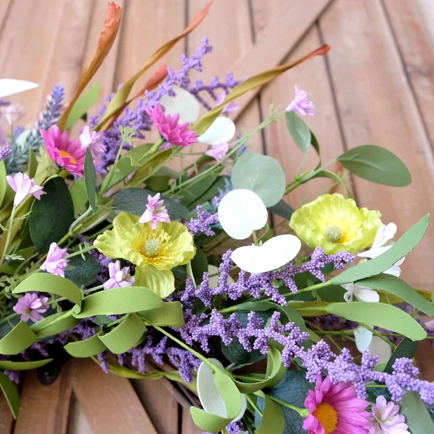 Idyllic 20 Inch Spring Summer Wild Flower Artificial Daisy Front Door Wreath, Everyday Greenery Eucalyptus Leaves for Indoor and Outdoor Use, Rustic Farmhouse Style Home Wreath Decor