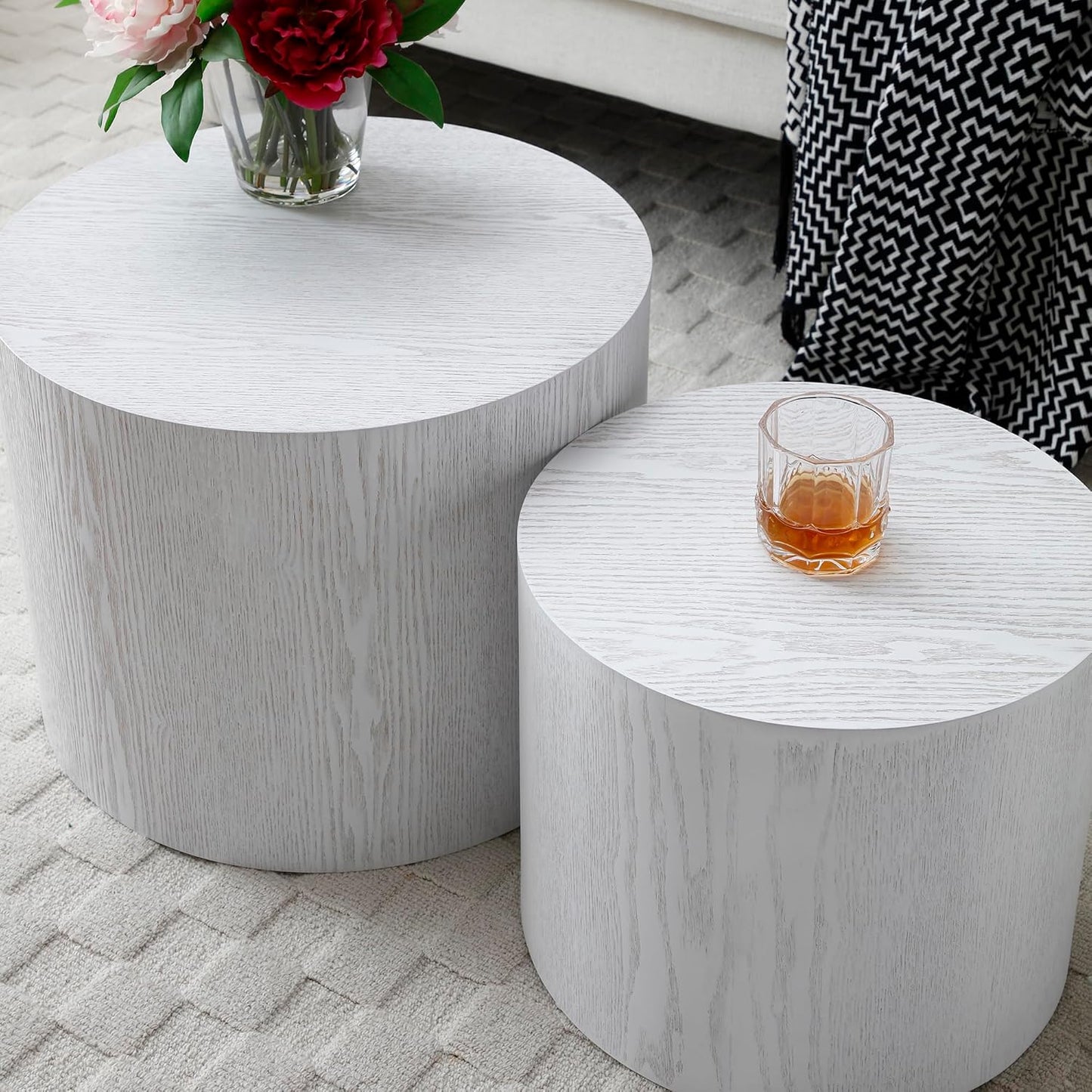 Nesting Coffee Table Set of 2, Modern Round Coffee Table with Non-Slip Feet, Wooden Circle Accent Tables for Small Spaces Living Room Bedroom Balcony Office Drum Side Table (White)