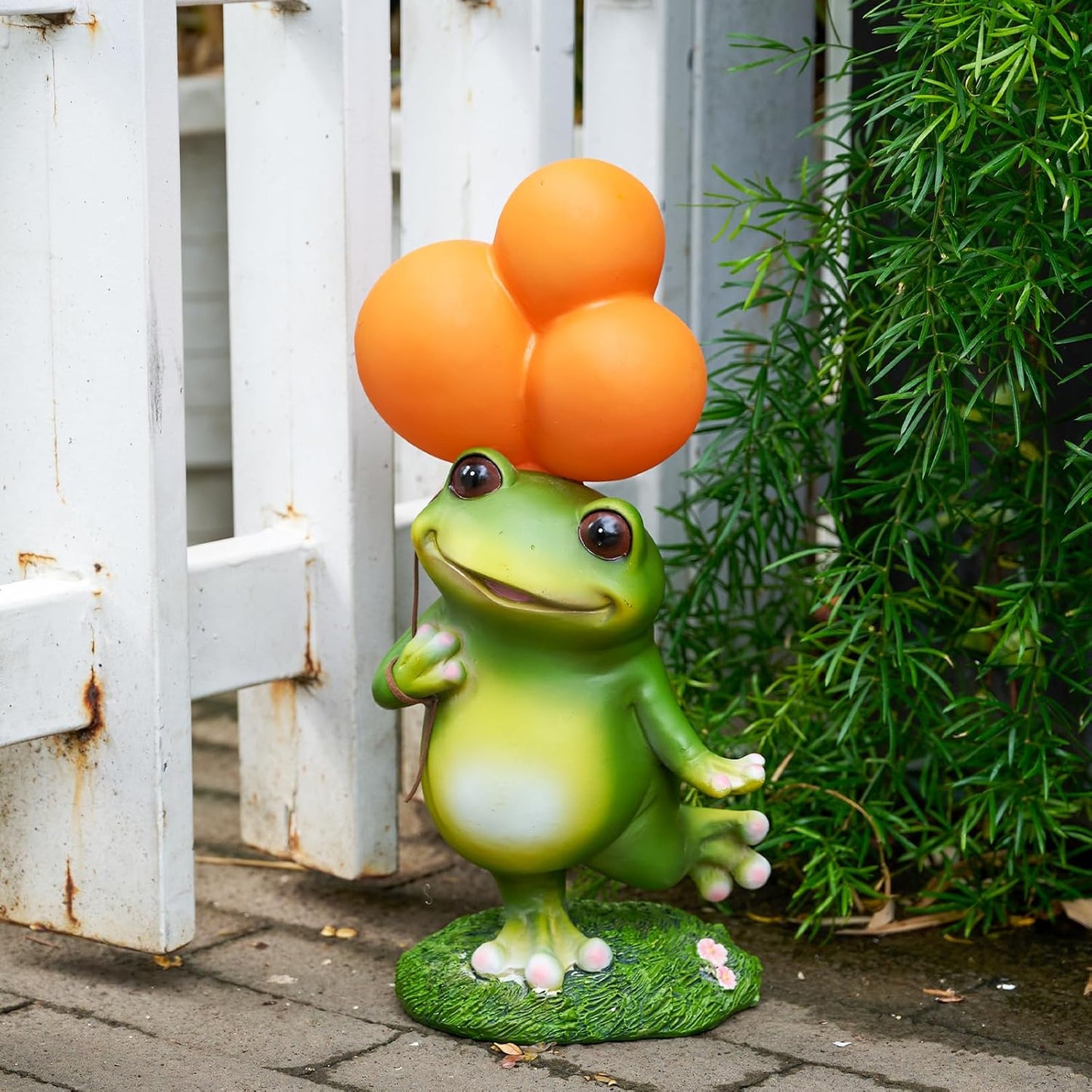 RM ROOMERS Frog Garden Statue with Solar Balloon Light, Outdoor Garden Decor, Resin Animals Waterproof Yard Decorations for Lawn, Patio Porch Spring Decor, Mother’s Day and Housewarming Gifts