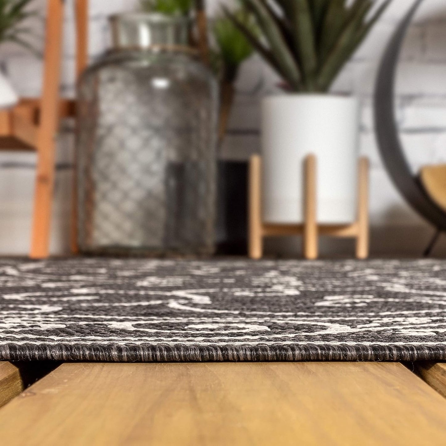 JONATHAN Y Vintage Filigree Indoor Outdoor Square Area Rug 8X8 Black/Gray, Charleston Textured Weave for Backyard, Patio, Porch, Easy-Cleaning, High Traffic, Pet-Friendly, Non-Shedding (SMB106G-8SQ)