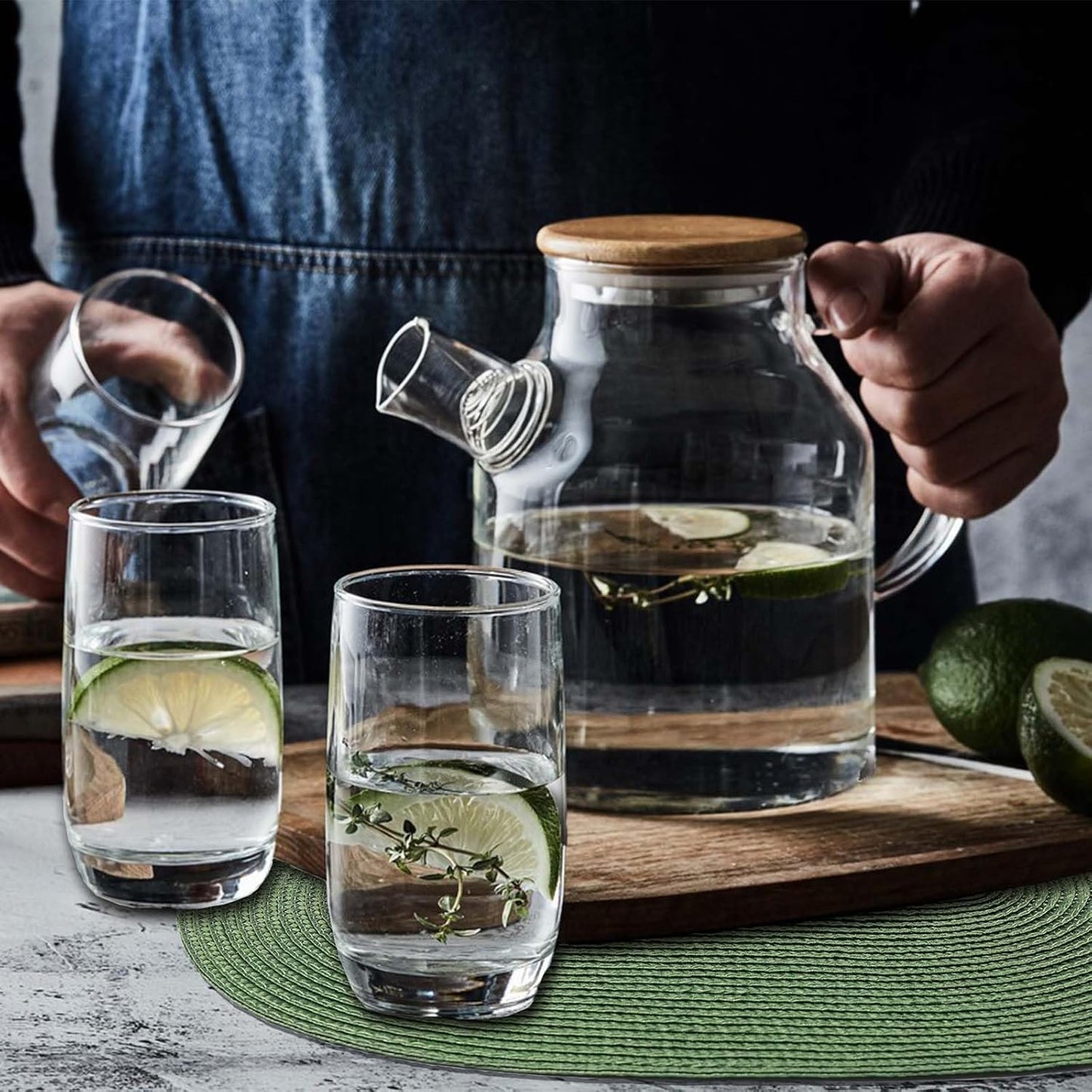 AHHFSMEI Placemats Set of 6 for Dining Table Washable Woven Vinyl Non-Slip 18x12 inches Placemat Heat-Resistant Durable Table Mats for Dining Table Easy to Clean (Oval Green, 6)