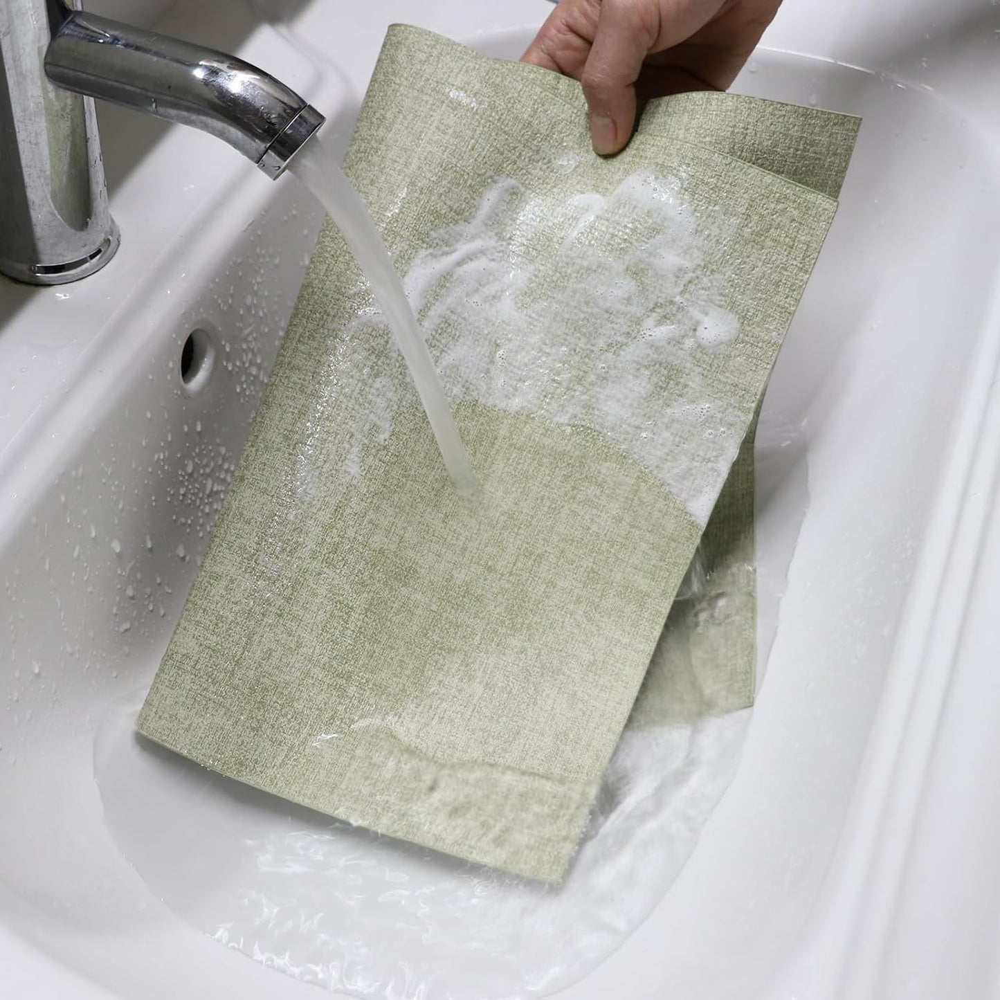 Placemats Set of 8 Washable Heat Resistant Place Mats PVC Woven Dining Table Mat Green 8pcs