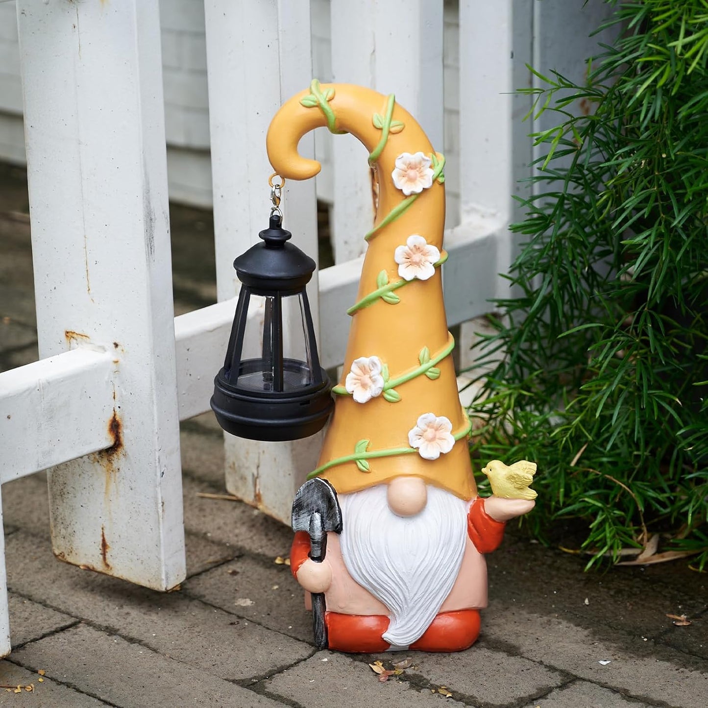 RM ROOMERS Solar Gnome Statue Light Garden Lantern Solar Gnome Outdoor Figurine Light for Yard Decorations Solar Light Resin Gnomes for Patio Decor Garden Housewarming Birthday Gifts for Women