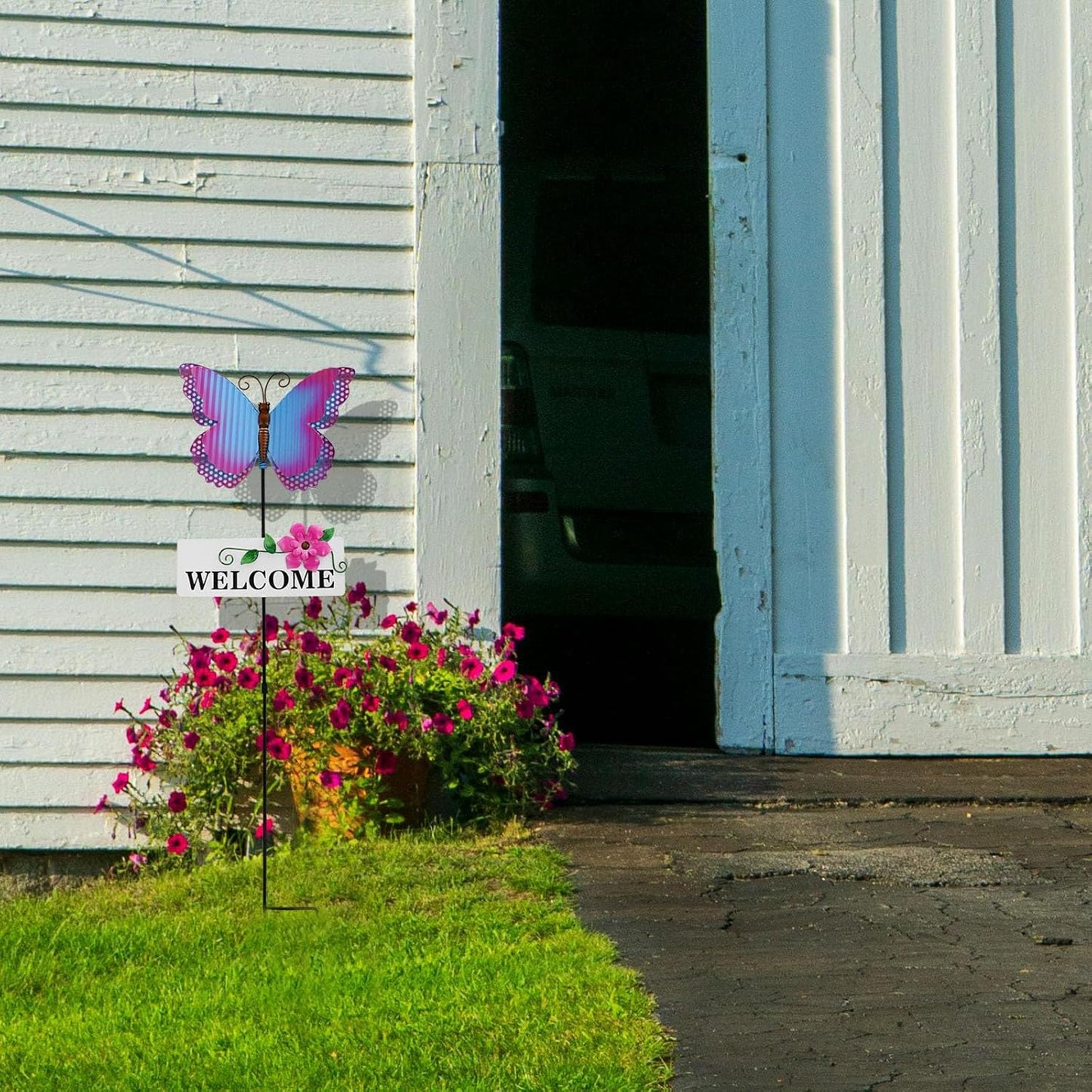 Veclotch Metal Butterfly Garden Stake,Rustic Butterfly Decorative Yard Stakes Metal Yard Art Ornaments Welcome Sign Outdoor Spring Garden Decor Patio Lawn Porch Pathway Decor (Butterfly)