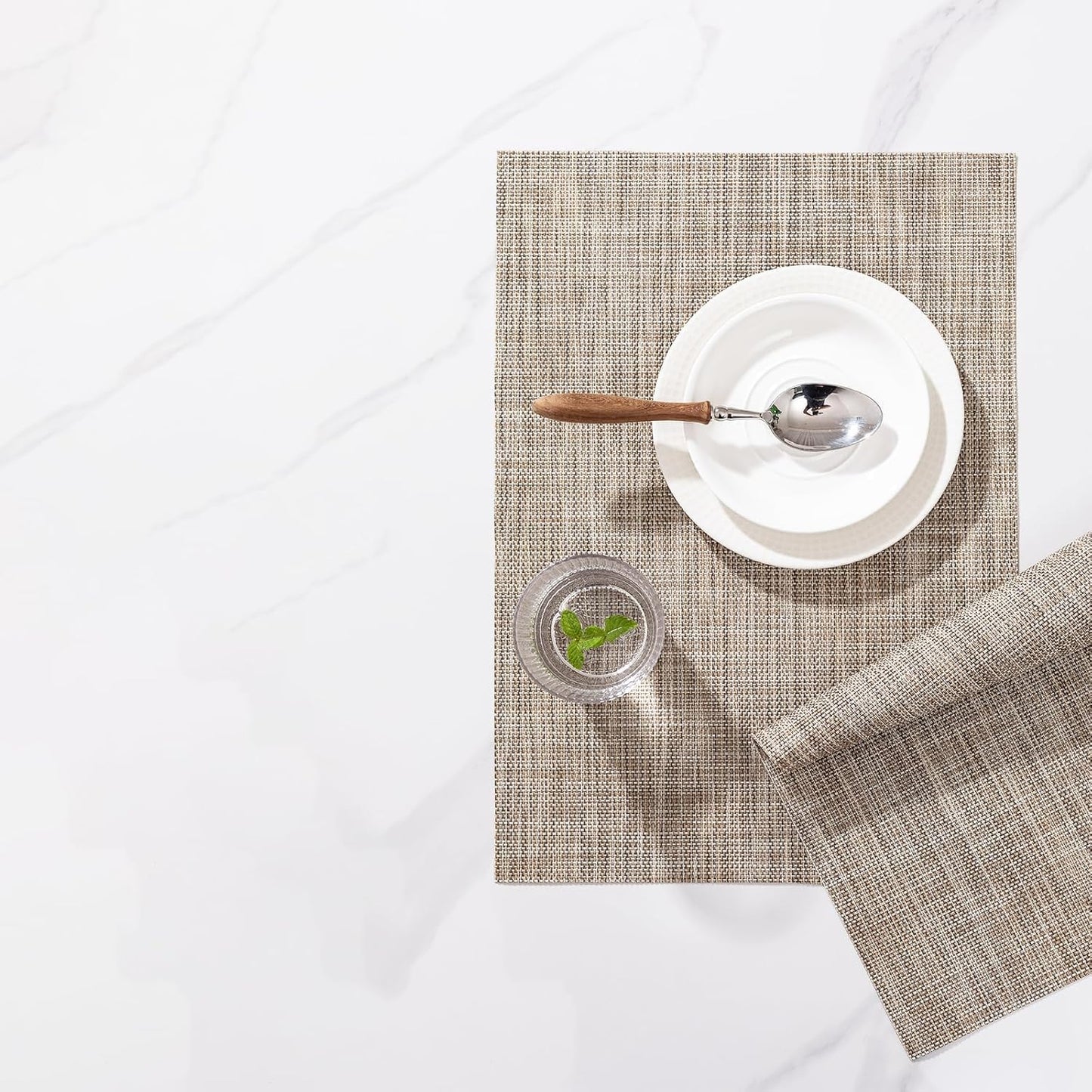 LEXMORE Placemats Set of 6 Vinyl/Plastic Woven Place Mats for Kitchen Table Indoor/Outdoor Washable Placemat Wipeable Dining Table Mats(A-Caramel)