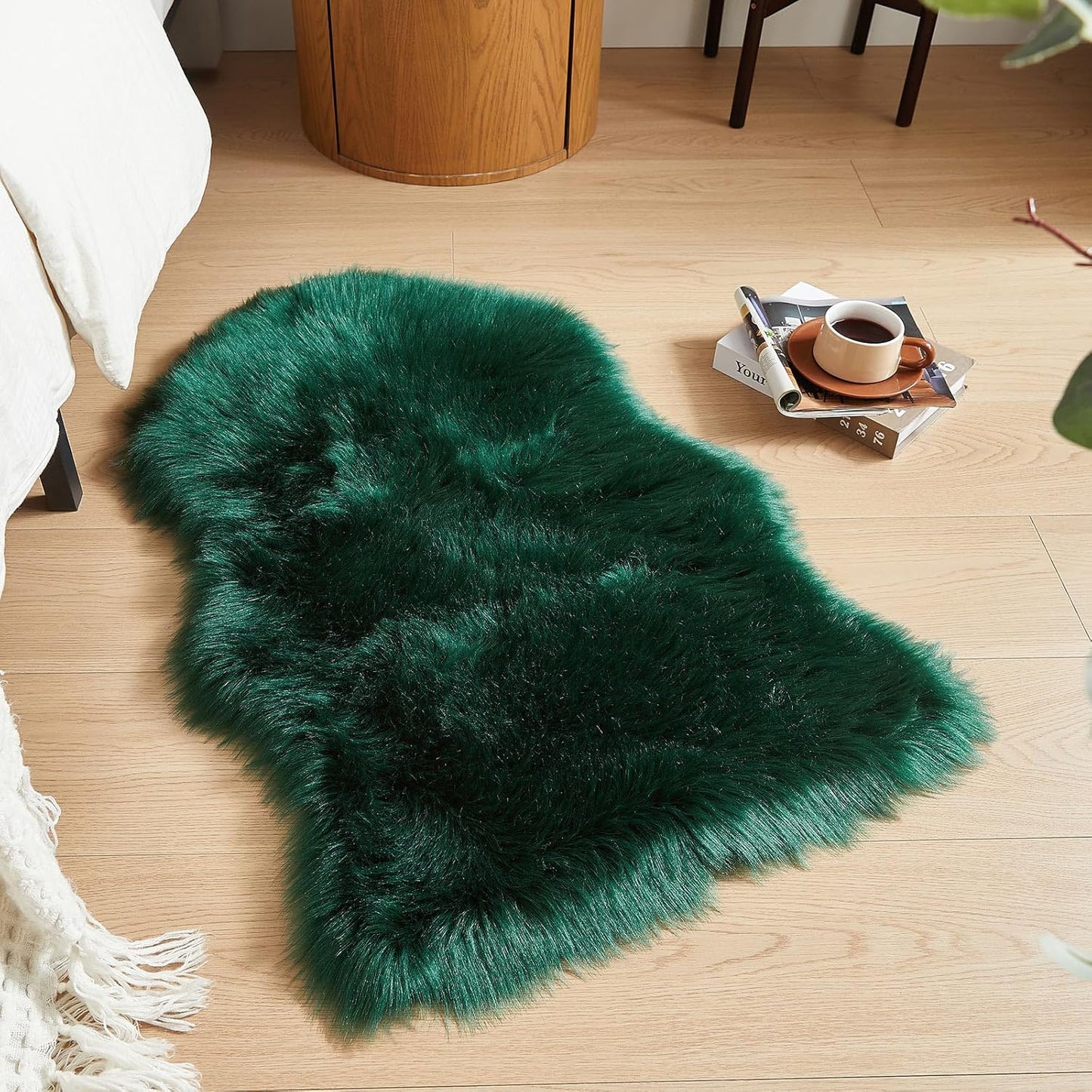 AMTOVO Faux Fur Rug, Dark Green Small Area Rug, Fluffy Sheepskin Rug, Fuzzy Ultra Soft 2 x 3 ft Shag Rugs for Bedroom Sofa Throw Cushion Room Decor, Sheepskin