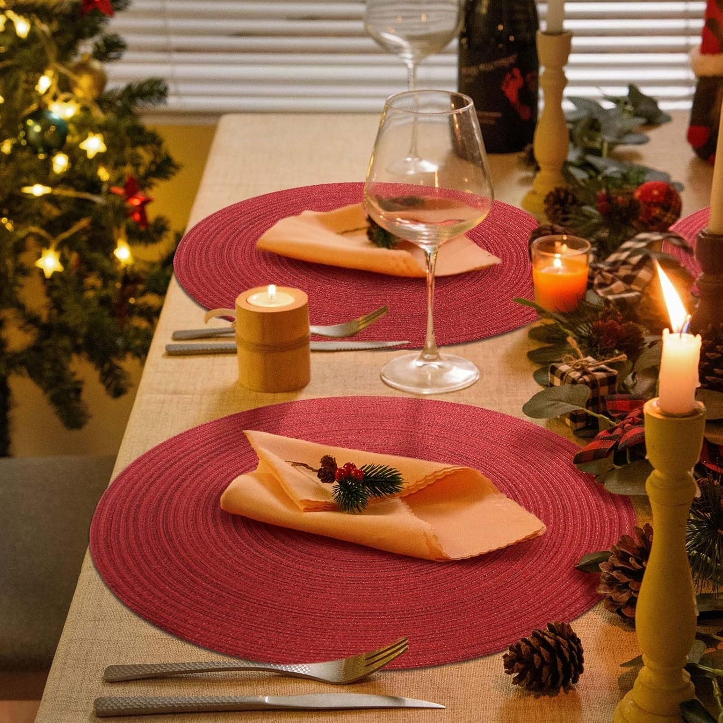AHHFSMEI Round Braided Placemats Set of 6 Round Table Mats for Dining Tables Natural Woven Heat Resistant Place mats 15 Inch (Christmas red, 6)