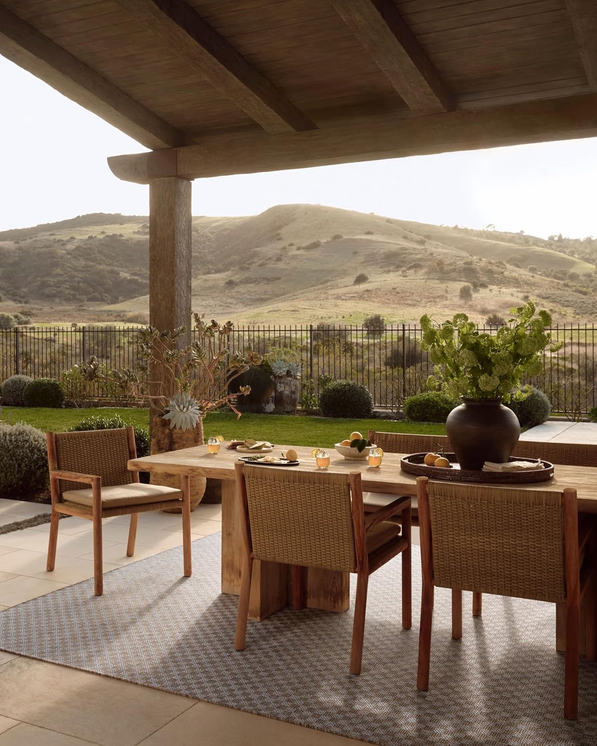 Loloi Amber Lewis Topanga Collection TOP-02 Natural/Silver 6'-7" x 9'-4" Indoor/Outdoor Area Rug