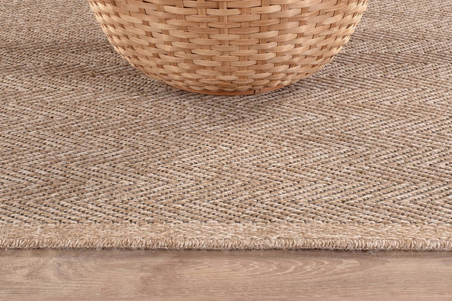 CAMILSON Easy Jute Round Rug 4ft Indoor Outdoor Natural Color Fiber Area Rugs for Living Room Patio and Kitchen Rug Herringbone Woven Design Easy-Cleaning Washable Outside Carpet Alfombras (4 Round)