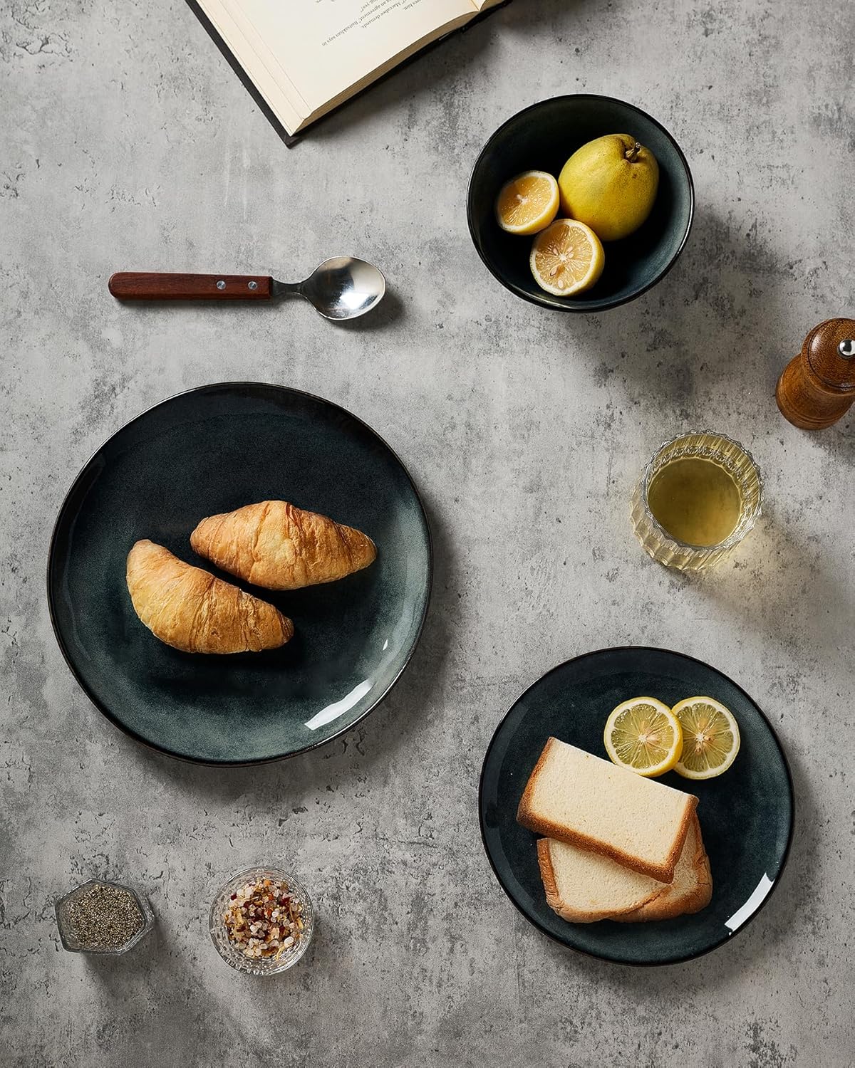 Famiware Dinnerware Sets for 4, Ocean Round 12-Piece Kitchen Plates and Bowls Sets, Reactive Glaze, Microwave and Dishwasher Safe, Scratch Resistant, Deep Forest