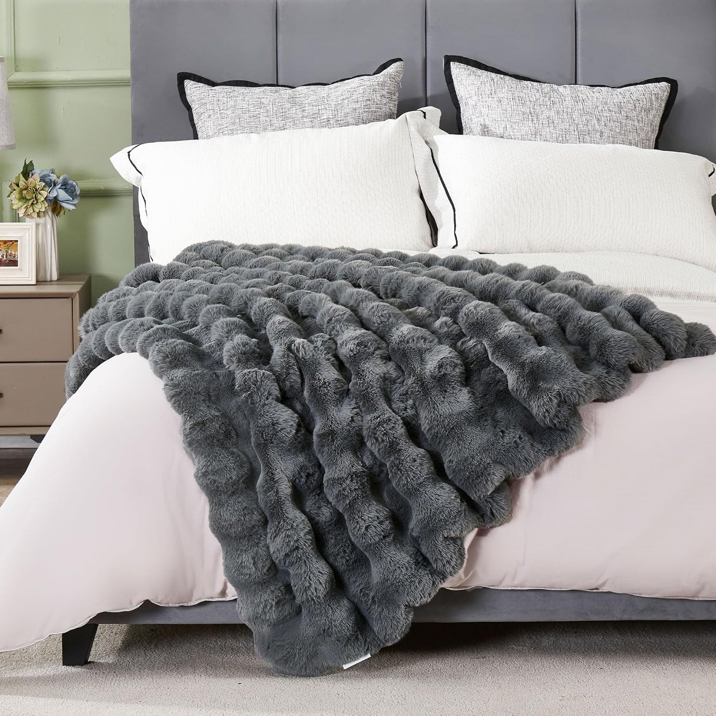 DREAMNINE Large Soft Thick Fuzzy Bubble Faux Rabbit Fur Bed Blanket Queen Size 80" x 90",Reversible Gray Plush Big Warm Shaggy Fluffy Blankets for Sofa, Solid Luxury Cozy Cute Bumpy Furry Blanket,Grey
